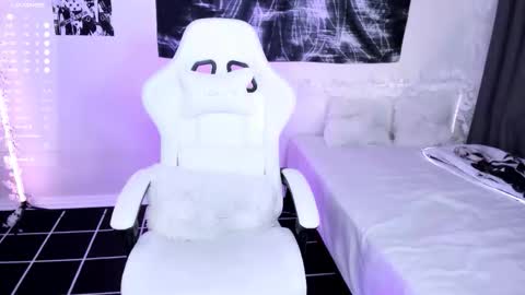 Lily online show from January 12, 2026, 3:01 am