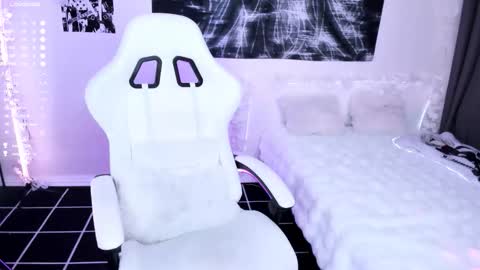 Lily online show from March 14, 2026, 1:44 am