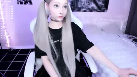 Snapshot of lily_weep chatting on April 27, 2026, 9:24 pm Lily online show from April 27, 2026, 9:24 pm