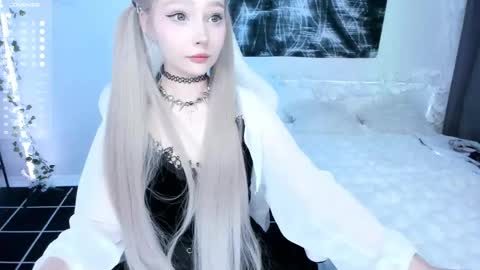Snapshot of lily_weep chatting on May 1, 2026, 2:27 am Lily online show from May 1, 2026, 2:27 am