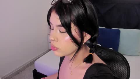 Snapshot of lily_woodz chatting on March 17, 2026, 7:17 pm LilyWoodz online show from March 17, 2026, 7:17 pm