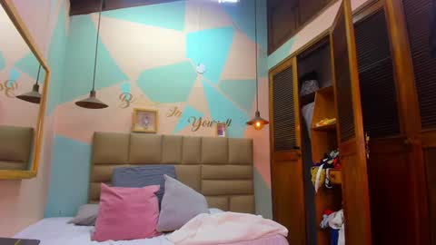 Lily online show from January 4, 2025, 9:21 am
