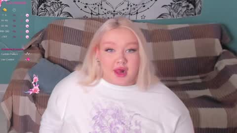 Snapshot of lilybelll chatting on December 9, 2024, 11:15 am Lily online show from December 9, 2024, 11:15 am
