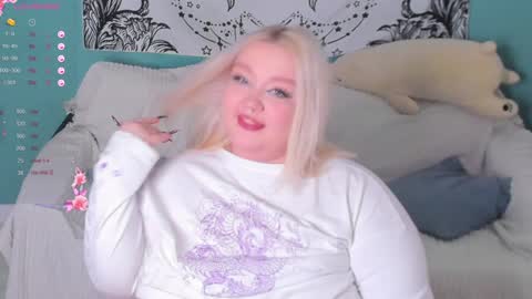 Snapshot of lilybelll chatting on December 18, 2024, 8:03 pm Lily online show from December 18, 2024, 8:03 pm