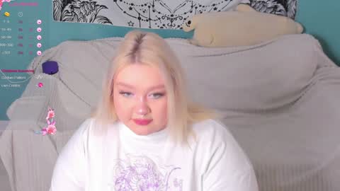 Snapshot of lilybelll chatting on December 27, 2024, 1:43 am Lily online show from December 27, 2024, 1:43 am