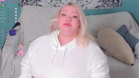 Snapshot of lilybelll chatting on December 31, 2024, 1:26 am Lily online show from December 31, 2024, 1:26 am