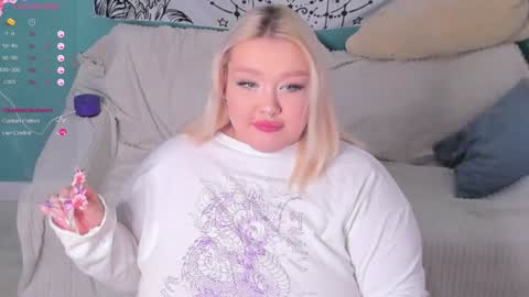 Snapshot of lilybelll chatting on January 5, 2025, 9:26 am Lily online show from January 5, 2025, 9:26 am