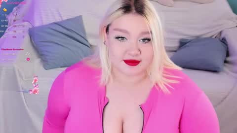 Snapshot of lilybelll chatting on February 18, 2025, 6:48 am Lily online show from February 18, 2025, 6:48 am