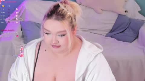 Snapshot of lilybelll chatting on February 19, 2025, 9:39 am Lily online show from February 19, 2025, 9:39 am