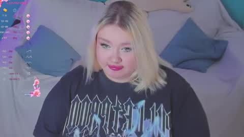 Snapshot of lilybelll chatting on March 2, 2025, 2:30 am Lily online show from March 2, 2025, 2:30 am