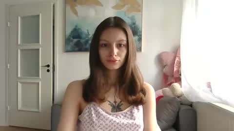 lilycandy_ online show from April 13, 2026, 10:21 am
