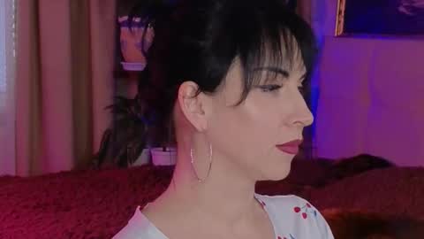 Lily online show from November 27, 2025, 8:38 am