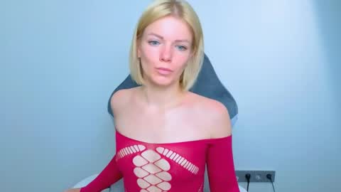 lilydavisss online show from June 8, 2026, 2:45 am