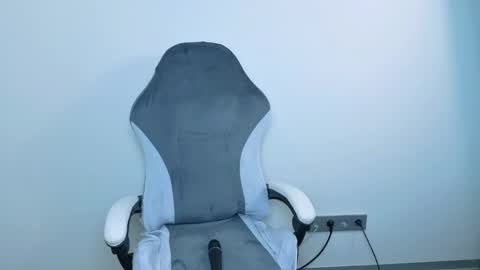lilydavisss online show from June 10, 2026, 4:12 am