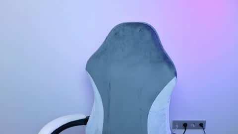 lilydavisss online show from June 11, 2026, 3:37 am
