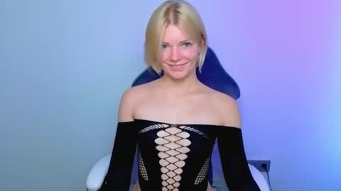 lilydavisss online show from June 16, 2026, 3:53 am