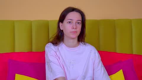 Lily online show from December 21, 2025, 6:42 am