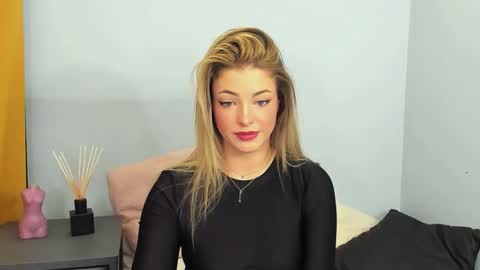 Lily online show from December 1, 2024, 4:29 pm