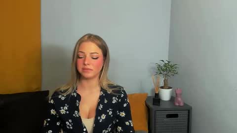 Lily online show from March 2, 2025, 5:04 pm