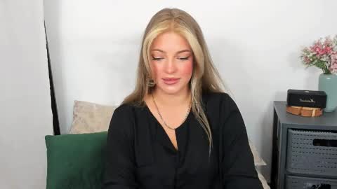 Snapshot of lilylovely26 chatting on June 4, 2026, 5:57 am Lily online show from June 4, 2026, 5:57 am