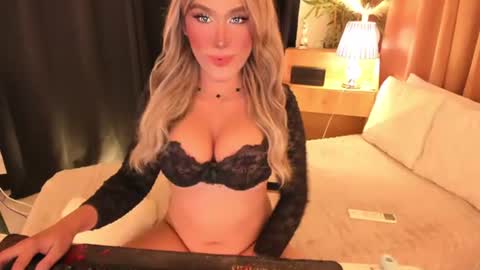 Snapshot of lilymonstercock chatting on July 3, 2026, 1:23 am IM YOUR TRUE GODESS Lilymonstercock online show from July 3, 2026, 1:23 am