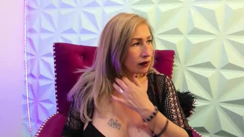 Snapshot of lilyqueen_cg chatting on September 26, 2025, 6:01 pm Lily Queen online show from September 26, 2025, 6:01 pm