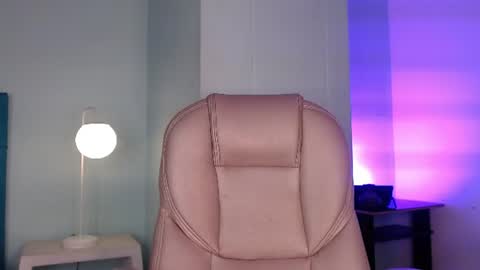 lilyred_ online show from June 14, 2026, 3:19 am