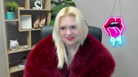 Lily online show from April 1, 2026, 1:41 pm