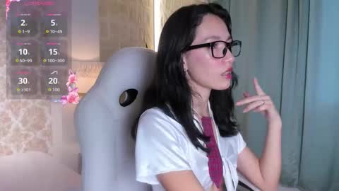 lilythea_ online show from November 13, 2025, 9:36 pm