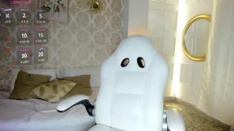 lilythea_ online show from June 11, 2026, 12:32 am