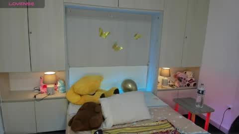 Snapshot of lilywhitee1 chatting on April 14, 2026, 4:07 am lilywhitee1 online show from April 14, 2026, 4:07 am