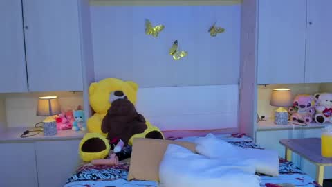 Snapshot of lilywhitee1 chatting on April 18, 2026, 9:15 pm lilywhitee1 online show from April 18, 2026, 9:15 pm