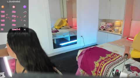 Snapshot of lilywhitee1 chatting on April 30, 2026, 4:19 am lilywhitee1 online show from April 30, 2026, 4:19 am