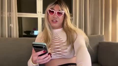 lilyxoxoxo online show from February 8, 2026, 5:44 am