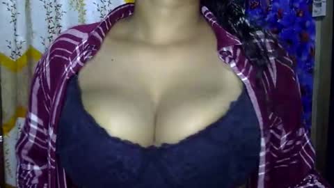 limaakter246618 online show from November 5, 2025, 4:51 pm