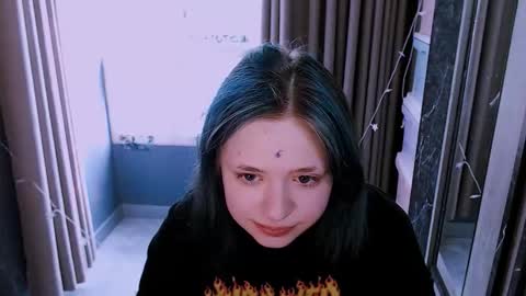 Snapshot of lina2d_tyan chatting on October 19, 2025, 8:15 am Lina2D tyan online show from October 19, 2025, 8:15 am