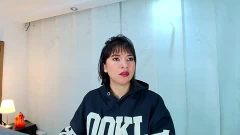  Lina Bedoya  online show from October 16, 2025, 11:33 am