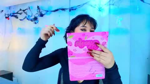  Lina Bedoya  online show from November 7, 2025, 11:43 am