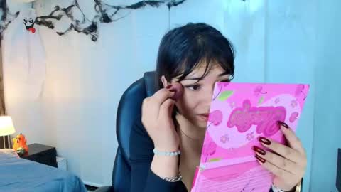  Lina Bedoya  online show from November 13, 2025, 11:53 am