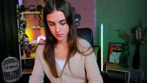 lina_fox12 online show from October 17, 2025, 12:30 pm