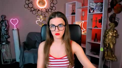 lina_fox12 online show from October 18, 2025, 12:28 pm