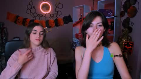 lina_fox12 online show from October 27, 2025, 1:15 pm