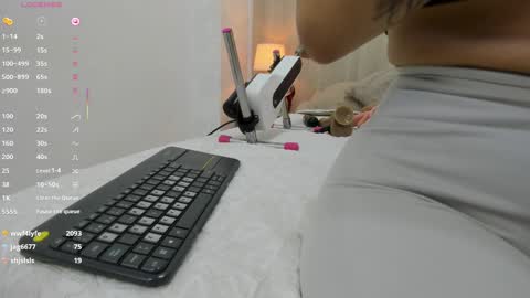 Snapshot of lina_garcia chatting on March 2, 2025, 2:43 pm online show from March 2, 2025, 2:43 pm