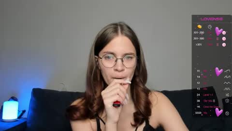 lina hall online show from December 6, 2024, 11:11 am