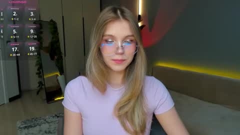 Snapshot of lina_korvin chatting on March 19, 2026, 1:37 pm Lina online show from March 19, 2026, 1:37 pm