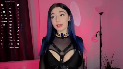 Lina online show from October 21, 2025, 3:02 pm