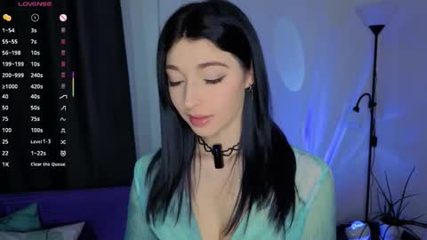 Lina online show from November 1, 2025, 7:10 am