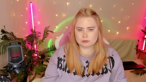 lina_linx online show from January 14, 2025, 9:30 pm