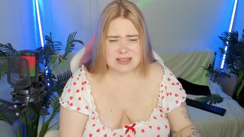 lina_linx online show from February 3, 2025, 7:21 pm