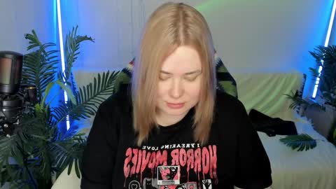 lina_linx online show from February 7, 2025, 9:15 pm